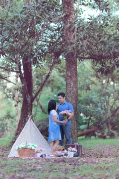 Prewedding Outdoor Pontianak : LOVE Under the tree